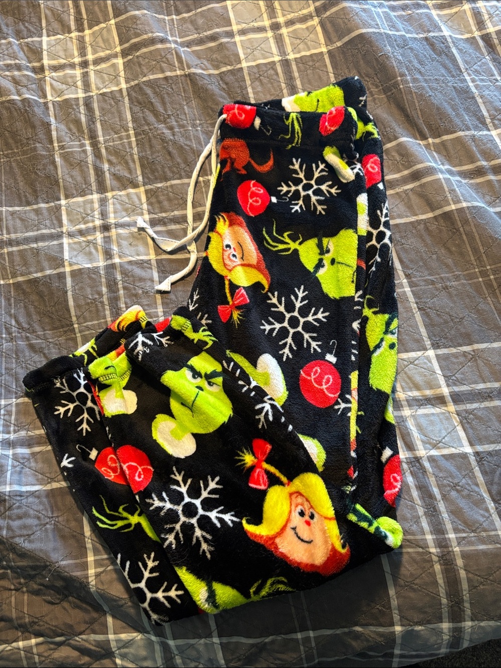Women’s Black Grinch Holiday Fleece Pajama Pants